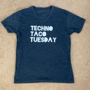 Men’s short sleeve tee in size Large